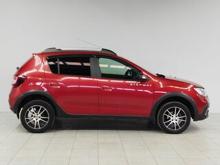 2018 Renault Sandero II, красный, 920000 рублей, вид 4
