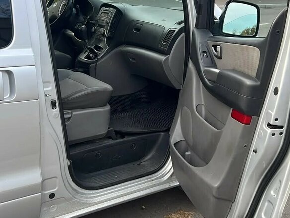 2010 Hyundai Grand Starex, серый, 1510000 рублей - вид 1