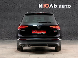 2018 Volkswagen Tiguan II, чёрный, 2605000 рублей, вид 5