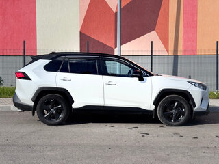2020 Toyota RAV4 V (XA50), белый, 3000000 рублей, вид 4