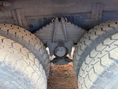 2013 Iveco Trakker, красный, 3000000 рублей, вид 5