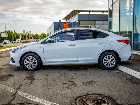 2018 Hyundai Solaris II, белый - вид 3