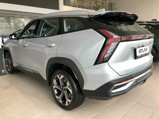 2026 Geely Atlas II, серебристый, 3449990 рублей, вид 2