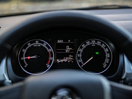 2018 Skoda Rapid I Рестайлинг, оранжевый, 950000 рублей, вид 5