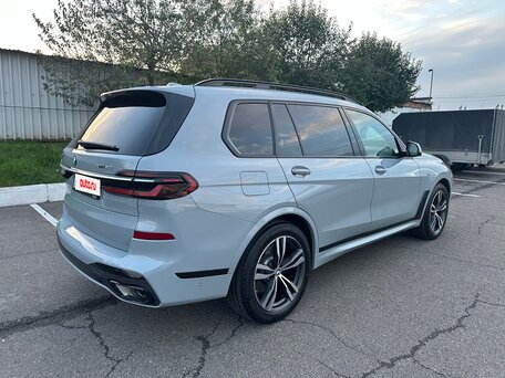 2022 BMW X7 40i I (G07) Рестайлинг, серый, 11500000 рублей, вид 4