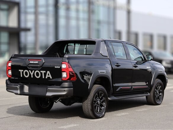 2026 Toyota Hilux VIII Рестайлинг 3, чёрный, 9000000 рублей - вид 1