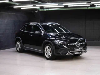 2021 Mercedes-Benz GLA 200 II (H247), чёрный, 2479000 рублей, вид 3