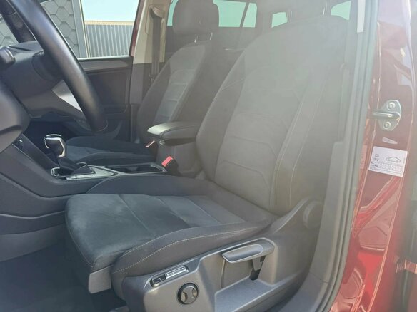 2021 Volkswagen Tiguan II Рестайлинг, красный, 2450000 рублей - вид 13