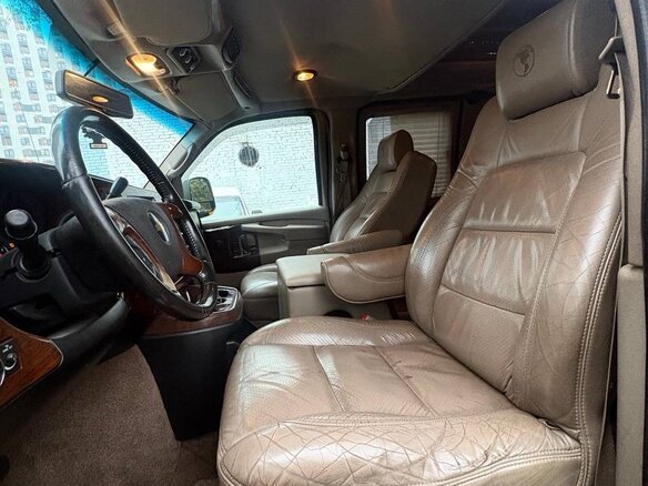 2011 Chevrolet Express II, чёрный, 1700000 рублей - вид 13