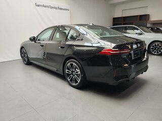 2024 BMW 5 серии 520i VIII (G60/G61/G68), чёрный, 6800000 рублей, вид 5