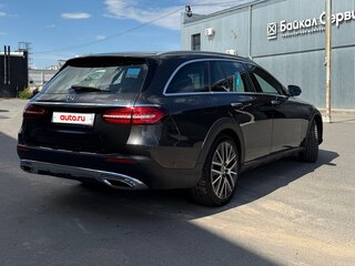2021 Mercedes-Benz E-Класс All-Terrain 220 d V (W213, S213, C238) Рестайлинг, серый, 5500000 рублей, вид 4