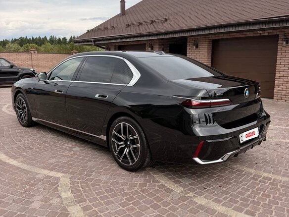 2024 BMW 7 серии 740i xDrive VII (G70), чёрный, 13350000 рублей - вид 5