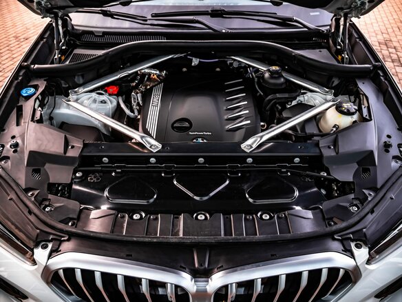 2022 BMW X6 30d III (G06), белый, 8350000 рублей - вид 25