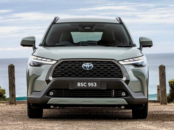 2026 Toyota Corolla Cross I Рестайлинг, серый, 3740000 рублей - вид 3