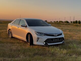 2017 Toyota Camry VII (XV50) Рестайлинг 2, белый, 1700000 рублей, вид 2