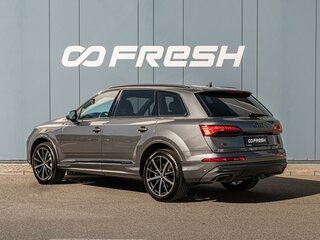 2024 Audi Q7 45 TFSI II (4M) Рестайлинг 2, серый, 7720000 рублей, вид 2
