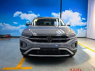 2026 Volkswagen T-Roc I Рестайлинг, серебристый, 2300000 рублей, вид 2