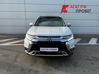 2020 Mitsubishi Outlander III Рестайлинг 3, белый, 2090000 рублей, вид 2