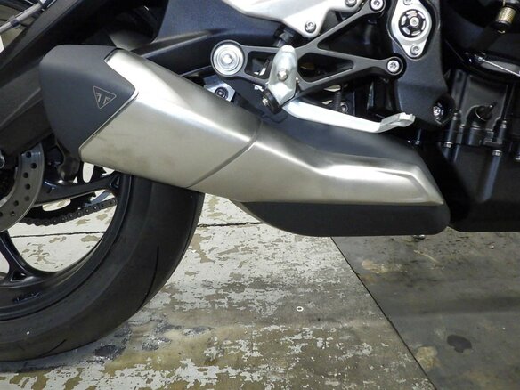 2025 Triumph Street Triple, чёрный, 1477000 рублей - вид 9