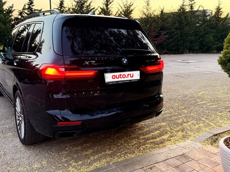 2022 BMW X7 40i I (G07), чёрный, 8200000 рублей, вид 4