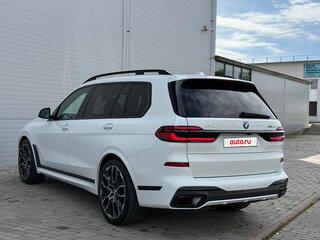 2023 BMW X7 40i I (G07) Рестайлинг, белый, 6700000 рублей, вид 3