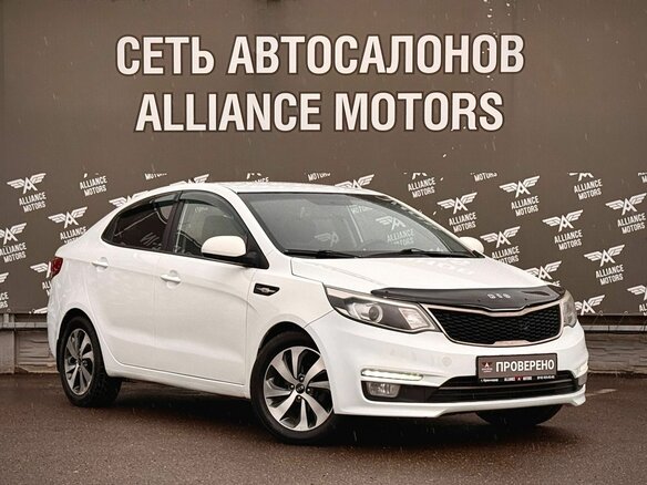 2017 Kia Rio III Рестайлинг, белый, 975000 рублей