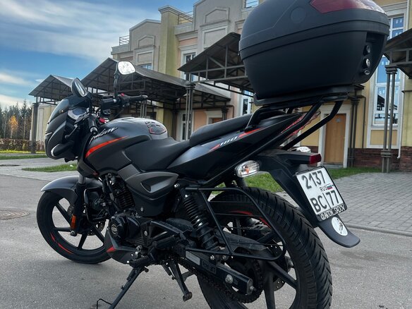2022 Bajaj Pulsar 180, чёрный, 151000 рублей - вид 2
