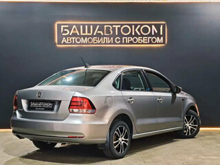 2018 Volkswagen Polo V Рестайлинг, серебристый, 1119000 рублей, вид 4