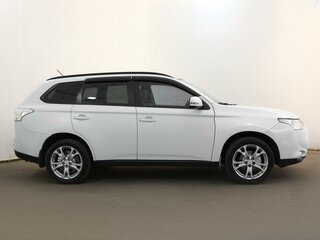 2012 Mitsubishi Outlander II Рестайлинг, белый, 1340000 рублей, вид 4