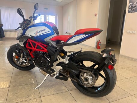 2017 MV Agusta Brutale 800, красный, 1150000 рублей, вид 4