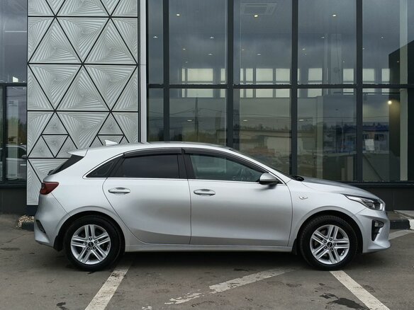 2018 Kia Ceed III, серебристый, 1589000 рублей - вид 3