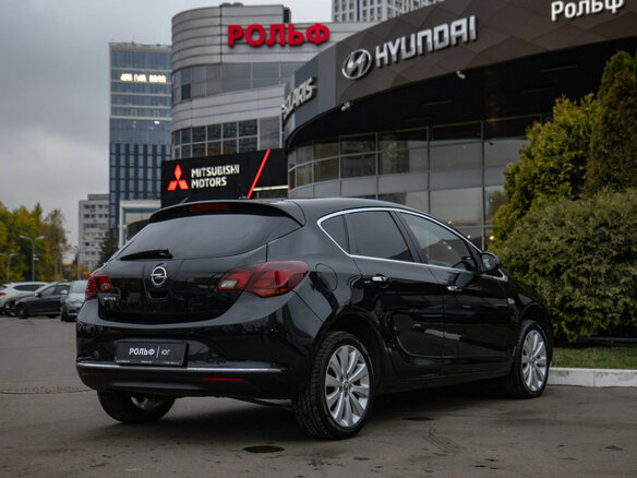 2013 Opel Astra J Рестайлинг, чёрный, 668000 рублей - вид 3