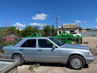 1990 Mercedes-Benz W124 300, серый, 380000 рублей, вид 4