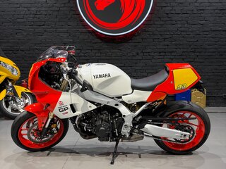 2024 Yamaha XSR900, красный, 985000 рублей, вид 4
