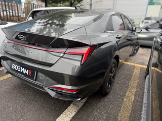 2021 Hyundai Avante VII, серебристый, 1685000 рублей, вид 5