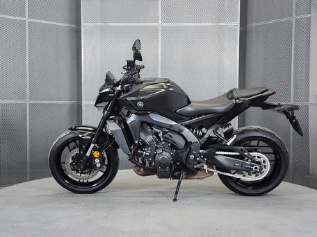 2024 Yamaha MT-09 (FZ-09), чёрный, 1199000 рублей, вид 5