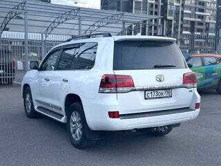 2016 Toyota Land Cruiser 200 Series Рестайлинг 2, белый, 5499000 рублей, вид 4