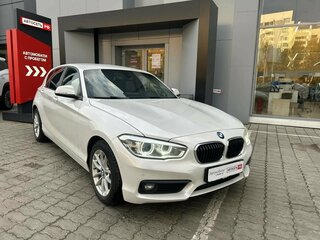 2017 BMW 1 серии 118i II (F20/F21) Рестайлинг 2, белый, 1591200 рублей, вид 5