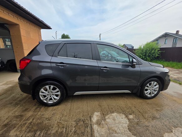 2017 Suzuki SX4 II (S-Cross) Рестайлинг, серый - вид 3