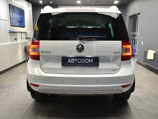 2017 Skoda Yeti I Рестайлинг, белый, 1517000 рублей, вид 4