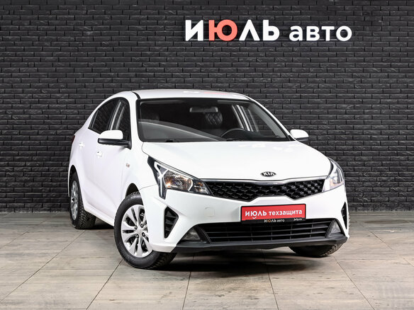 2021 Kia Rio IV Рестайлинг, белый, 1780000 рублей - вид 2