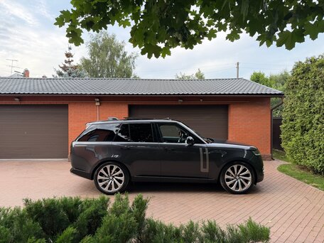 2024 Land Rover Range Rover P400 MHEV V, серый, 13700000 рублей, вид 4