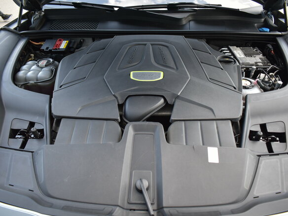 2021 Porsche Cayenne E-Hybrid III, серебристый, 6390000 рублей - вид 28