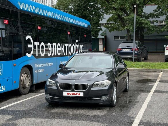 2011 BMW 5 серии 528i VI (F10/F11/F07), серый, 1820000 рублей - вид 1