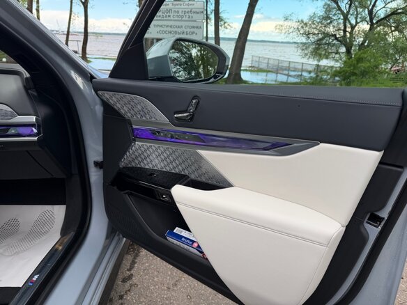 2022 BMW 7 серии 760i xDrive VII (G70), серый, 14999999 рублей - вид 15
