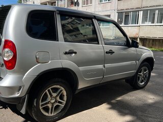 2011 Chevrolet Niva I Рестайлинг, серебристый, 285000 рублей, вид 3
