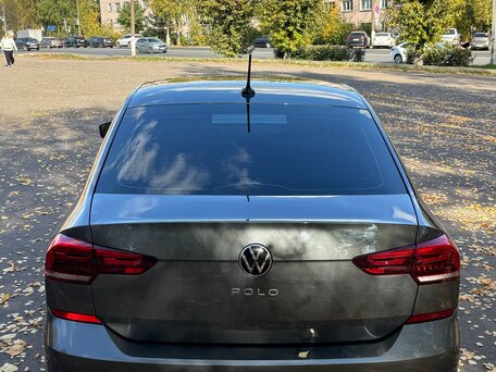2020 Volkswagen Polo VI, серый, 1900000 рублей, вид 3