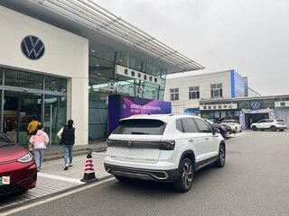 2025 Volkswagen Tharu 300 TSI I Рестайлинг, белый, 2545164 рублей, вид 4