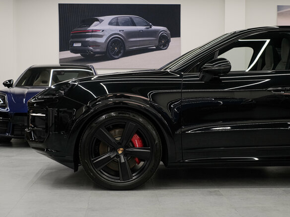 2025 Porsche Cayenne GTS Coupé III Рестайлинг, чёрный, 25690000 рублей - вид 9