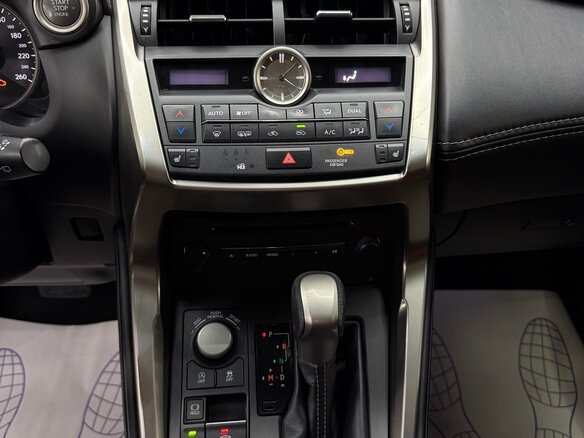 2017 Lexus NX 200 I Рестайлинг, белый, 2600000 рублей - вид 28